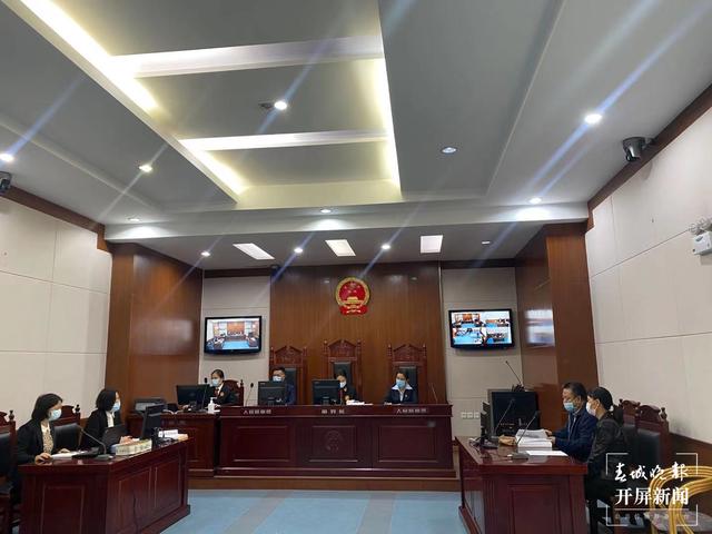 昆明這4家店賣冒牌“七度空間”衛(wèi)生巾遭索賠（春城晚報(bào)-開屏新聞?dòng)浾?柏立誠(chéng) 攝）