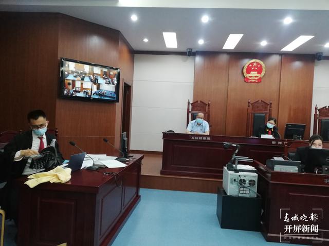 個(gè)體戶和螺螄灣商貿(mào)城被LV公司告上法庭（春城晚報(bào)-開(kāi)屏新聞?dòng)浾?柏立誠(chéng) 攝）