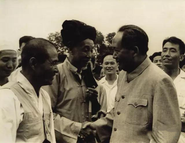 1950年10月3日毛主席親切接見普洱區(qū)兄弟民族代表（普洱市檔案館館藏）_副本.jpg