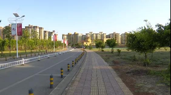 外賣小哥騎車被風(fēng)箏線“割喉”！