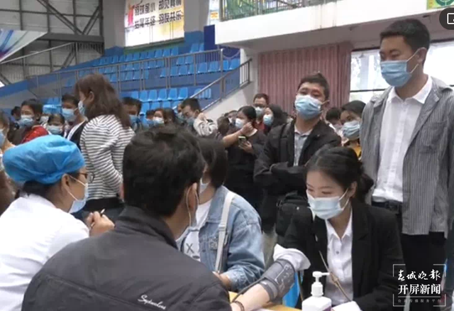 勐臘縣已完成疫苗接種18批次136299劑(春城晚報-開屏新聞記者 張?zhí)镱?通訊員 依應(yīng)香 宋娟 巖光叫 攝影報道 部分圖片由勐臘縣融媒體中心 供圖)