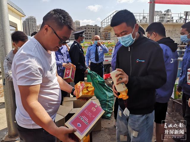 昭通集中銷毀貨值38萬余元的侵權(quán)假冒偽劣商品 記者 申時勛 通訊員 陳忠華 田朝艷 攝 (2).jpg