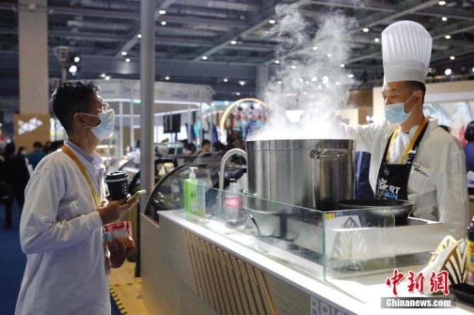 資料圖：民眾參觀第三屆中國國際進(jìn)口博覽會(huì)。
<a target='_blank' href='http://www.chinanews.com/'>中新社</a>記者 殷立勤 攝