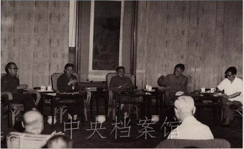 1977年8月：鄧小平主持召開科學(xué)和教育工作座談會并發(fā)表講話，以科教戰(zhàn)線為突破口，領(lǐng)導(dǎo)全面撥亂反正.jpg