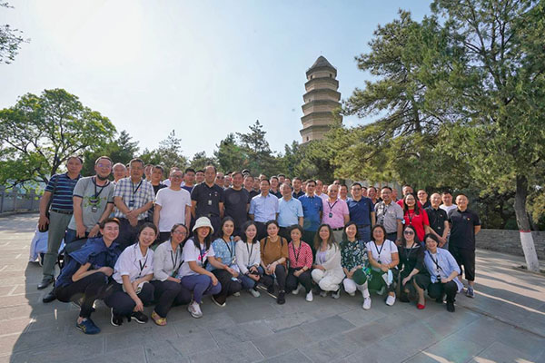 在寶塔山現(xiàn)場(chǎng)教學(xué) 在寶塔山現(xiàn)場(chǎng)教學(xué)