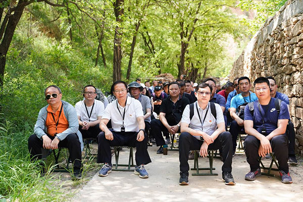 在梁家河現(xiàn)場(chǎng)教學(xué) 在梁家河現(xiàn)場(chǎng)教學(xué)