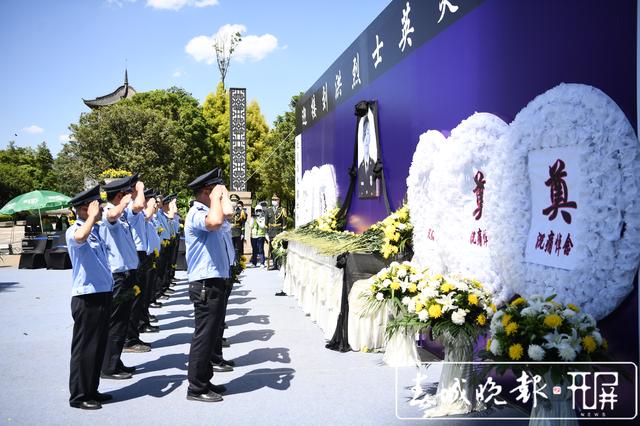 安寧市舉行迎接劉洪烈士英靈回鄉(xiāng)儀式(記者 孫琴霞 通訊員 徐李欣男 朱天群 攝影報(bào)道)