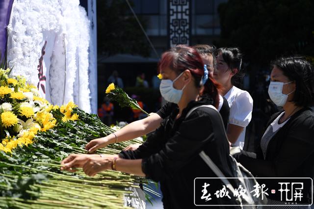 安寧市舉行迎接劉洪烈士英靈回鄉(xiāng)儀式(記者 孫琴霞 通訊員 徐李欣男 朱天群 攝影報(bào)道)