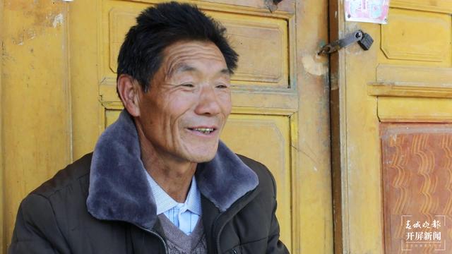 干農(nóng)活、唱紅歌、轉(zhuǎn)圈起舞......保山103歲網(wǎng)紅老奶奶的幸福人生（春城晚報-開屏新聞 崔敏攝影報道）