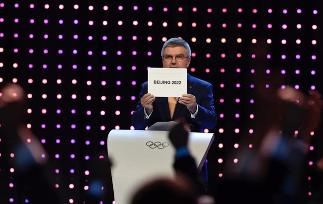 2015年7月31日，國(guó)際奧委會(huì)主席巴赫宣布北京攜手張家口獲得2022年冬奧會(huì)舉辦權(quán)。_副本.jpg