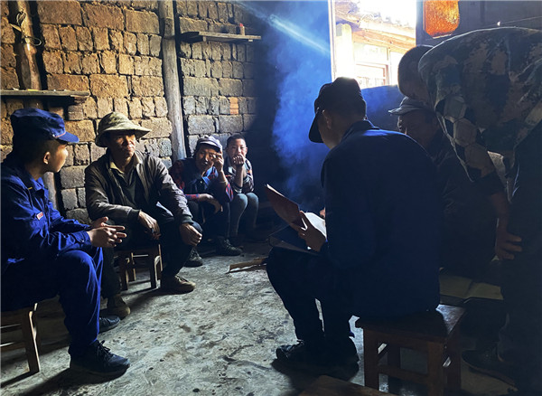 對捐助對象進(jìn)行家訪。馬玉博攝