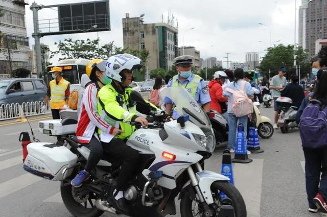 昆明交警(圖據(jù)昆明交警)