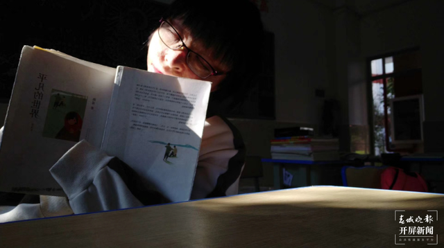 為救弟弟，8歲的她沖進(jìn)火?！?png