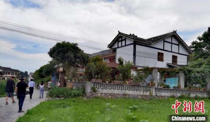 【網(wǎng)絡(luò)媒體革命老區(qū)行】記者再訪貴州花茂迷人鄉(xiāng)愁“記得住”