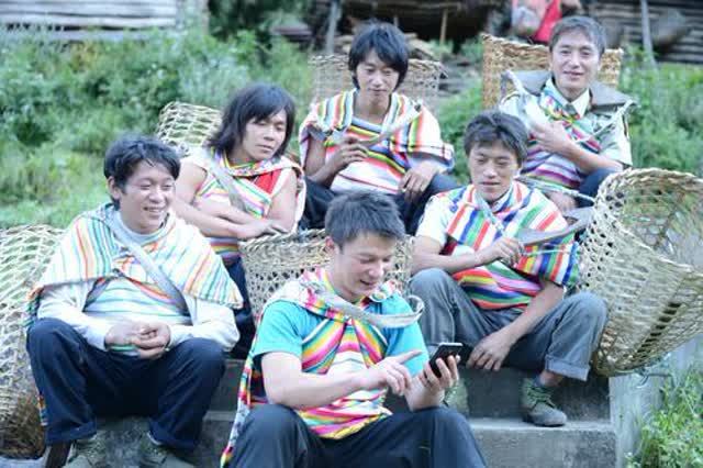 親切關(guān)懷堅定獨龍族奔小康守邊疆的信心