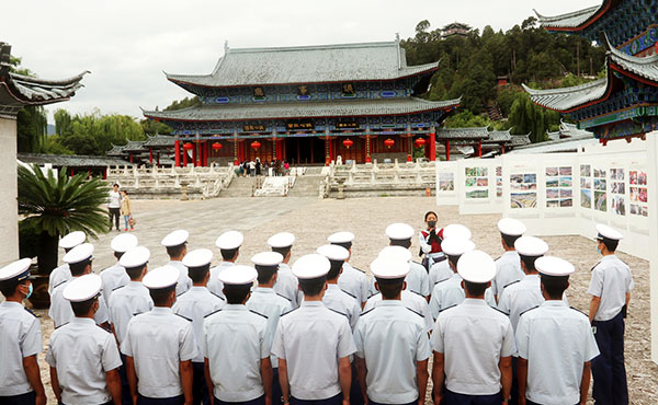 參觀百年黨史主題成就展 2 參觀百年黨史主題成就展 2