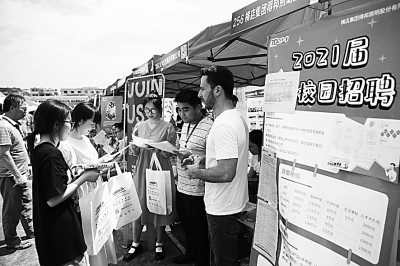 畢業(yè)生“慢”就業(yè)，“多想一步”會(huì)浪費(fèi)時(shí)間嗎1