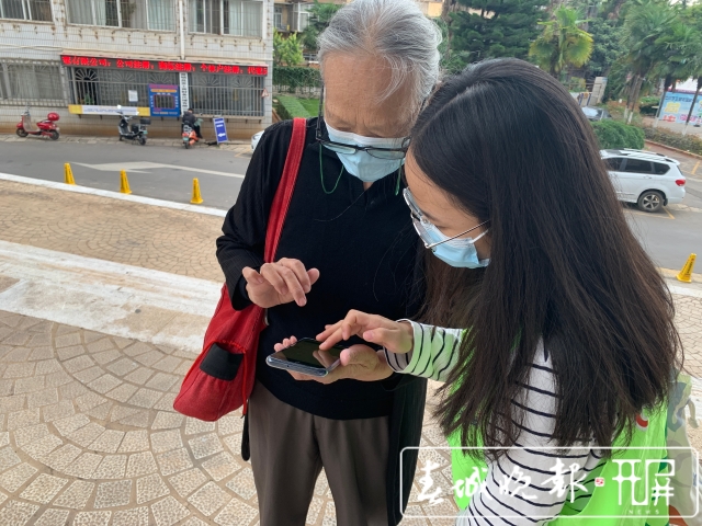 昆明市體育館臨時接種點全力備戰(zhàn)新冠疫苗“第二針”(艾子文 攝影報道)