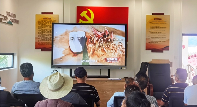 黨員學(xué)黨史(6月15日攝) 黨員學(xué)黨史(6月15日攝)