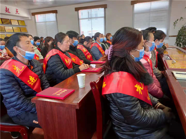 表彰在鞏固脫貧攻堅成果與鄉(xiāng)村振興有效銜接工作中涌現(xiàn)出來的先進集體和個人。楊洪程