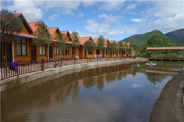 隨著旅游文化產(chǎn)業(yè)的發(fā)展保和鎮(zhèn)生態(tài)農(nóng)莊如雨后春筍蓬勃發(fā)展，成為農(nóng)村群眾脫貧致富的新興產(chǎn)業(yè)。。楊洪程