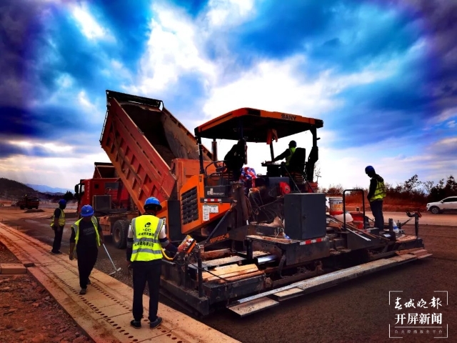 雙向6車道！新楚大高速通車后將惠及沿途兩千多萬群眾 （王磊及通訊員攝影報道）