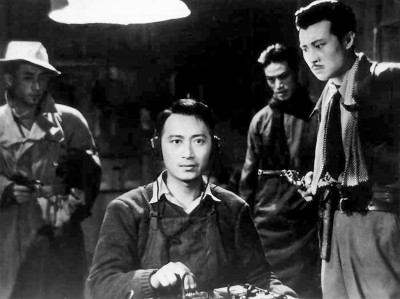 穿透時(shí)空的電波頻率，是國人心靈的振幅