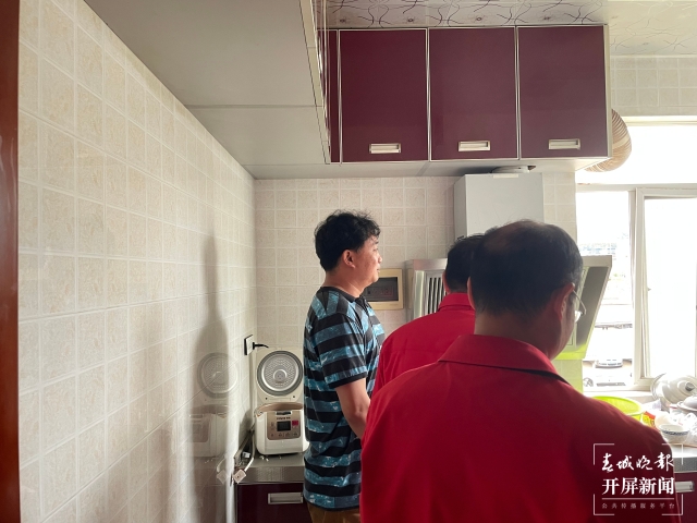 昆明今年上半年7000余戶通上天然氣 張?zhí)镱?攝