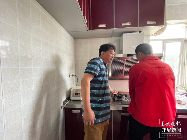 昆明今年上半年7000余戶通上天然氣 張?zhí)镱?攝