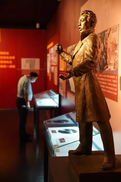 聶耳《義勇軍進(jìn)行曲》手稿影像在國家大劇院參展