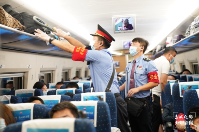 運即將開啟，今年暑期云南鐵路預(yù)計發(fā)送旅客1480多萬人（孫江葒 通訊員 鄧瑜 徐章位 胡芃 周濤 石佳 攝影報道）