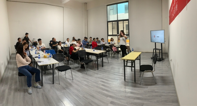 昆明10號產(chǎn)業(yè)園公益講座開講，解碼“德和”罐頭新零售布局