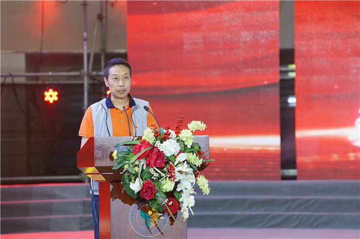 3.昆明市教體局調(diào)研員許松亭致辭