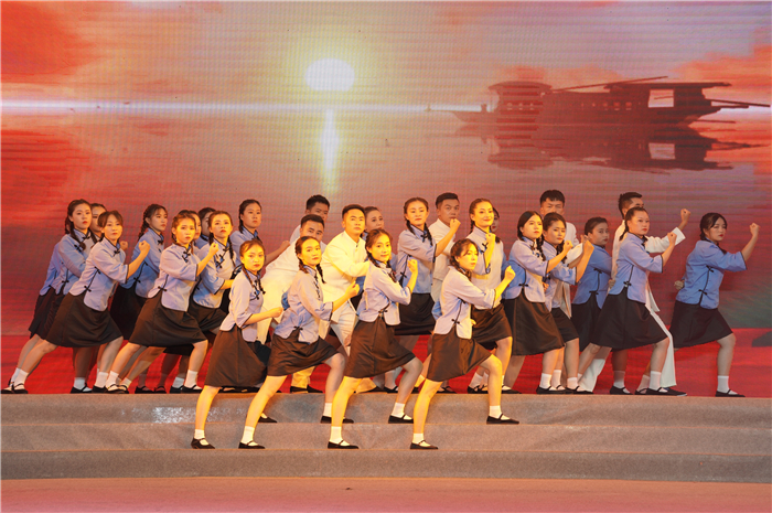 6.情景朗誦《紅船逐夢(mèng)》