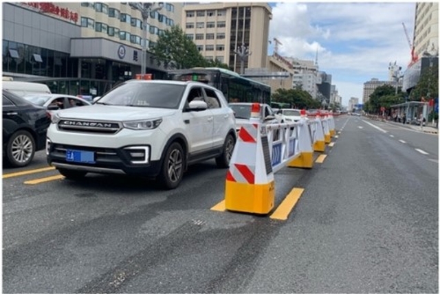 昆明交三橋“潮汐機器人”上崗啦！“潮汐車道”怎么通行→