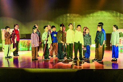 “我們離心中的英雄更近了！”