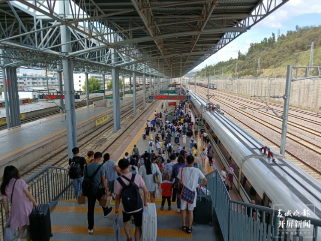 云南鐵路(春城晚報-開屏新聞記者 孫江葒 謝一可 梁穎 攝)