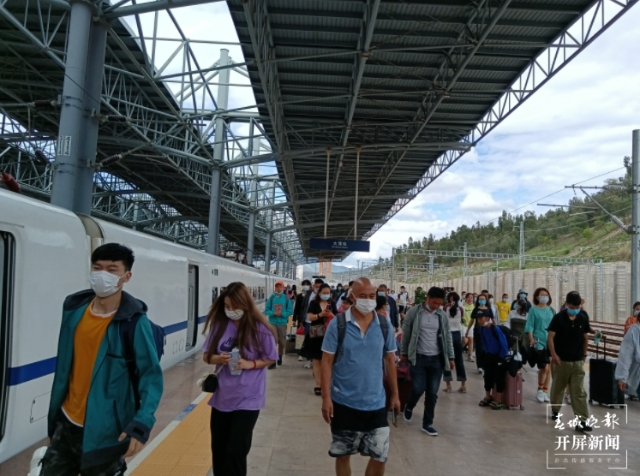 云南鐵路(春城晚報-開屏新聞記者 孫江葒 謝一可 梁穎 攝)