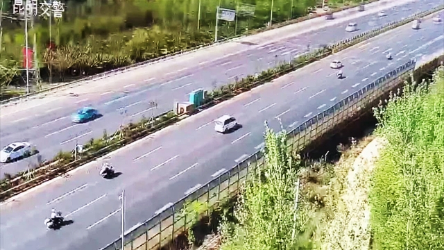 “簡(jiǎn)直太幸運(yùn)！”昆明300多個(gè)路口實(shí)施“綠波帶”，市民駕車很舒心 春城晚報(bào)-開屏新聞?dòng)浾?劉嘉 攝影報(bào)道