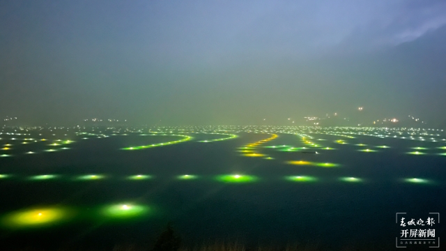 數(shù)萬盞漁燈點亮麗江程海（春城晚報-開屏新聞記者 木曉雯 通訊員 子云澤 楊波 攝）