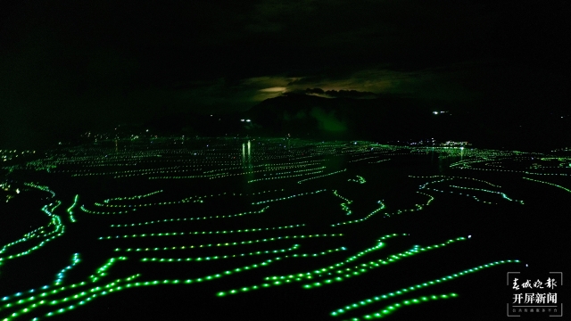 數(shù)萬盞漁燈點亮麗江程海（春城晚報-開屏新聞記者 木曉雯 通訊員 子云澤 楊波 攝）