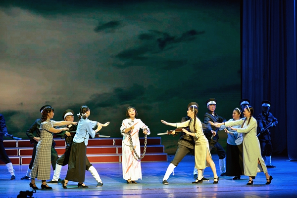 滇劇片段《風(fēng)雨杜鵑·刑場》劇照-(3)