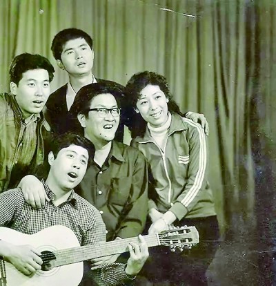 億萬人民縱情唱 改革開放贊歌揚 億萬人民縱情唱 改革開放贊歌揚