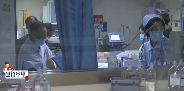 吃了3朵自采毒菌，曲靖祖孫三代重癥入院