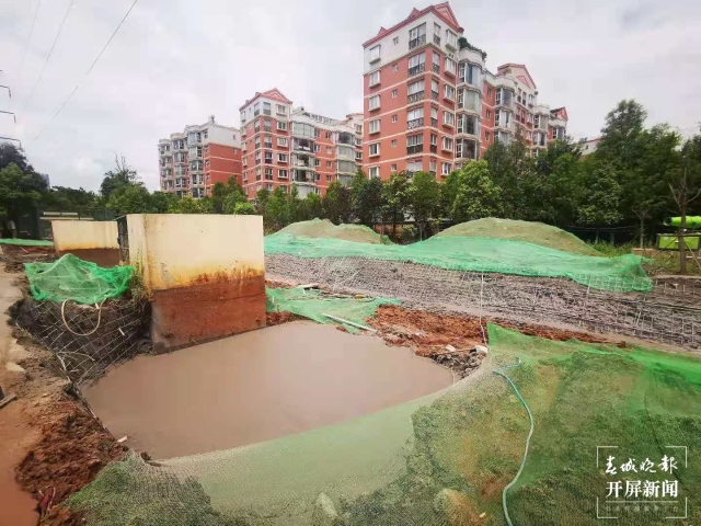 昆明市首次采用生態(tài)濾池進行調(diào)蓄池除臭(春城晚報-開屏新聞記者 張勇 攝)