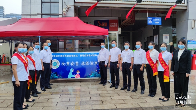 昆明西北部汽車客運站設(shè)立新冠疫苗接種點(春城晚報-開屏新聞記者 王磊 通訊員 楊瑞 攝)