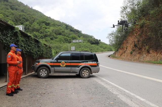 北移亞洲象群從紅河州石屏縣遷移至玉溪市元江縣（云南省森林消防總隊供圖）