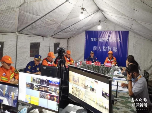 云南省首次地鐵站點(diǎn)淹積水實(shí)戰(zhàn)演練在昆明舉行(春城晚報(bào)-開屏新聞?dòng)浾?劉嘉 攝)