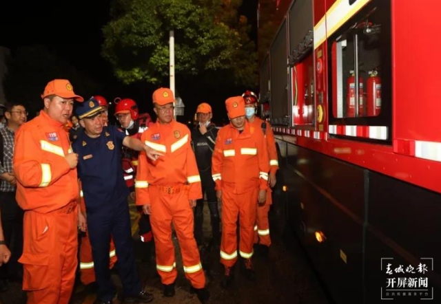 云南省首次地鐵站點(diǎn)淹積水實(shí)戰(zhàn)演練在昆明舉行(春城晚報(bào)-開屏新聞?dòng)浾?劉嘉 攝)