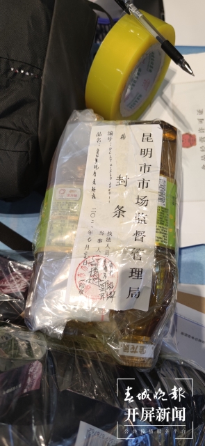 食品抽檢(春城晚報(bào)-開(kāi)屏新聞?dòng)浾?王磊 攝)